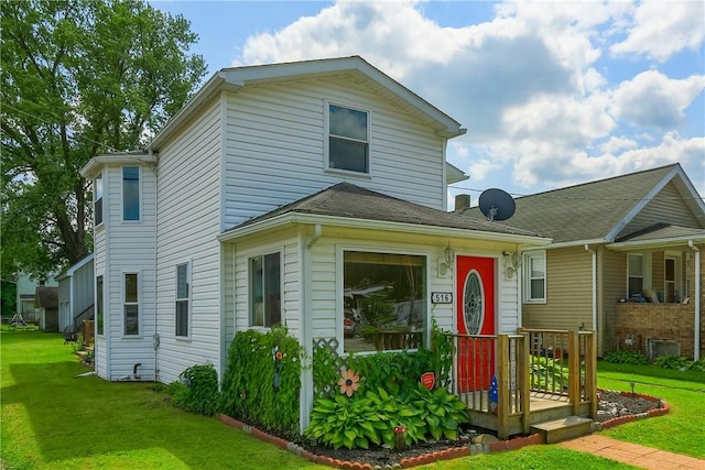 516 5th St, Darlngtn Twp, PA 16115 - view of front facade with a front yard