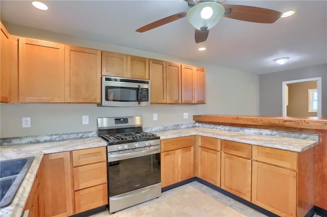 516 5th St, Darlngtn Twp, PA 16115 - kitchen featuring stainless steel appliances, a peninsula, a ceiling fan, and recessed lighting