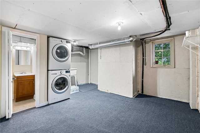 312 Edith St, Mt Washington, PA 15211 - laundry room featuring stacked washing machine and dryer and carpet flooring