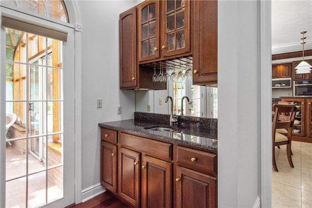 1648 Blackburn Heights Dr, Ohio Twp, PA 15143 - indoor wet bar featuring stainless steel oven and baseboards