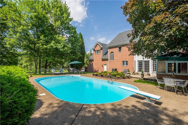 1648 Blackburn Heights Dr, Ohio Twp, PA 15143 - view of swimming pool with a patio and a diving board