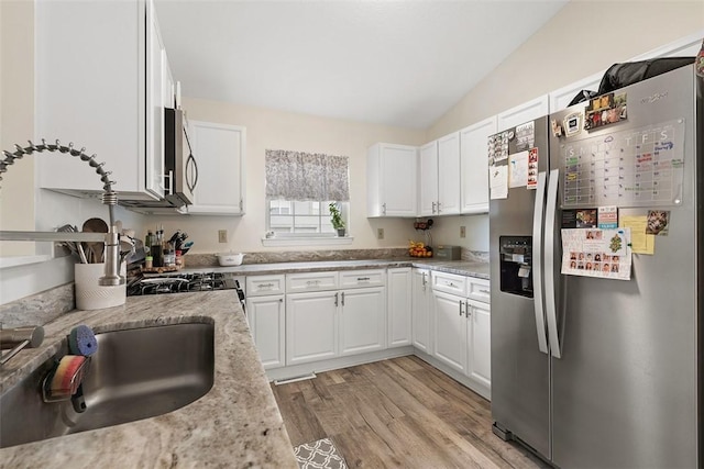 196 Oakbrook Cir, Banksville/Westwood, PA 15220 - kitchen featuring stainless steel appliances, lofted ceiling, white cabinetry, and light wood-style flooring