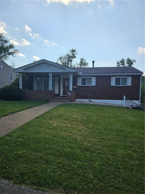 46 Corbett Ave, Hempfield Twp Wml, PA 15642 - single story home with brick siding and a front lawn