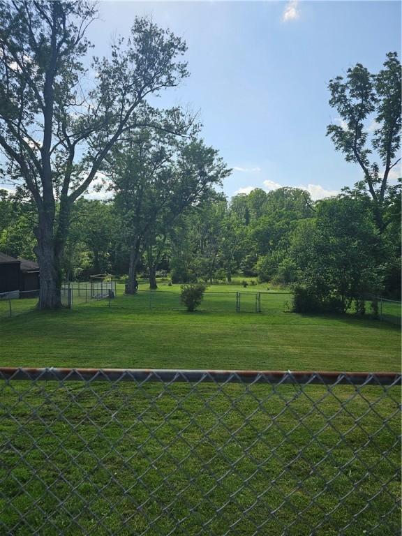 46 Corbett Ave, Hempfield Twp Wml, PA 15642 - view of yard