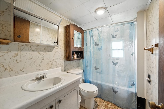 3114 30th St, Pulaski Twp Bea, PA 15066 - full bath featuring shower / bath combo and vanity