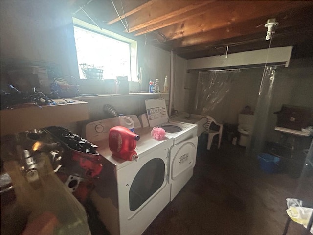 100 Quarry St, Rochester, PA 15074 - laundry area with washer and clothes dryer
