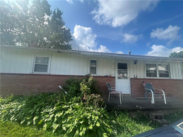 100 Quarry St, Rochester, PA 15074 - single story home featuring brick siding and covered porch