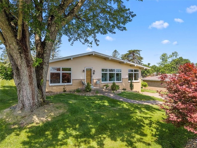 367 Crescent Dr, Canton Twp, PA 15301 - view of front facade with a front lawn