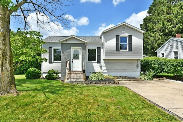 49 N Oakdale Ave, Hermitage, PA 16148 - tri-level home featuring a front yard and a shingled roof