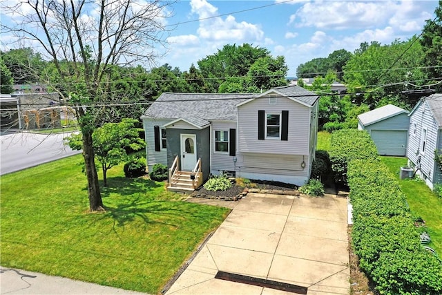 49 N Oakdale Ave, Hermitage, PA 16148 - view of front facade featuring a front yard, a shingled roof, entry steps, and an outbuilding