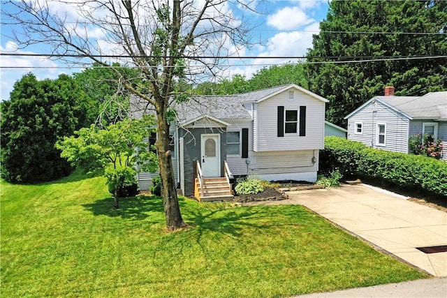 49 N Oakdale Ave, Hermitage, PA 16148 - view of front of property featuring entry steps and a front yard