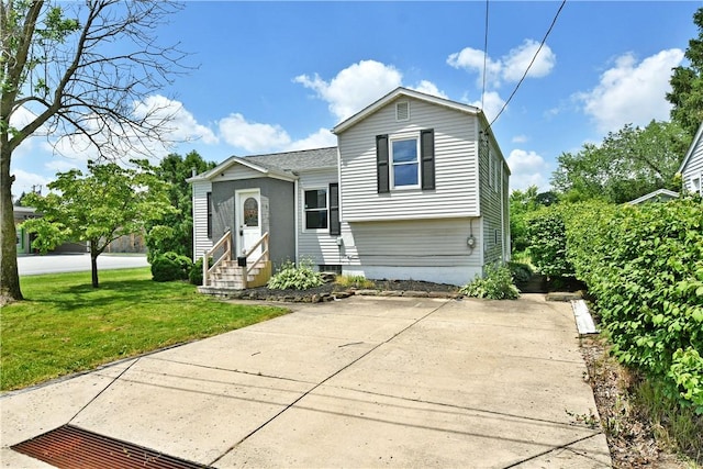 49 N Oakdale Ave, Hermitage, PA 16148 - split level home with entry steps and a front lawn