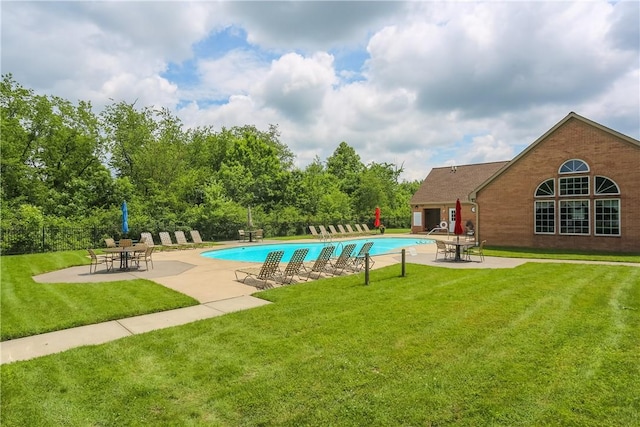 135 Linden Ct, Seven Fields Boro, PA 16046 - community pool with a patio area