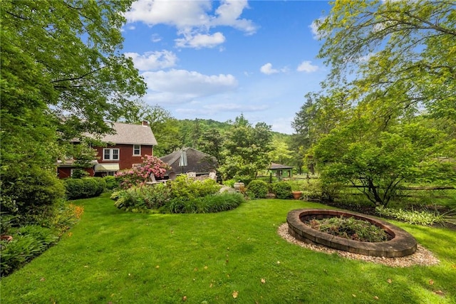 35 Pleasant Valley Rd, Hempfield Twp Wml, PA 15644 - view of grassy yard