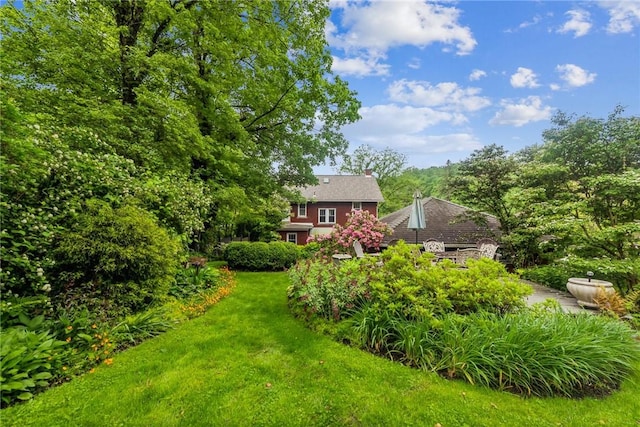 35 Pleasant Valley Rd, Hempfield Twp Wml, PA 15644 - view of green lawn