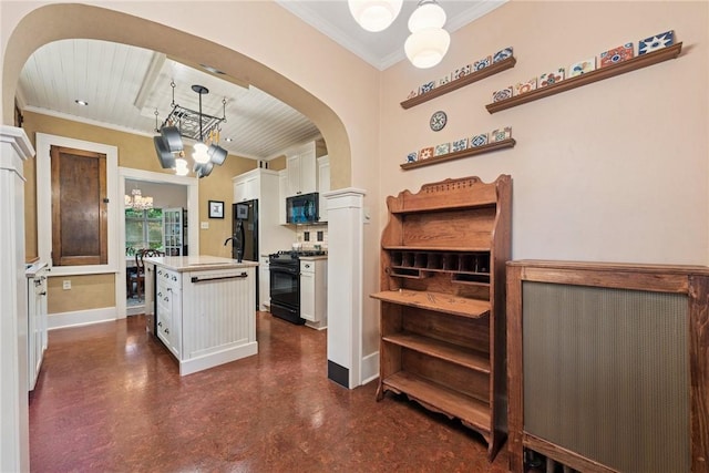 35 Pleasant Valley Rd, Hempfield Twp Wml, PA 15644 - kitchen with black appliances, a chandelier, arched walkways, ornamental molding, and white cabinets