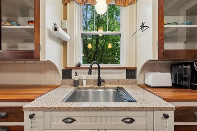 35 Pleasant Valley Rd, Hempfield Twp Wml, PA 15644 - kitchen view of white cabinetry and light stone counters