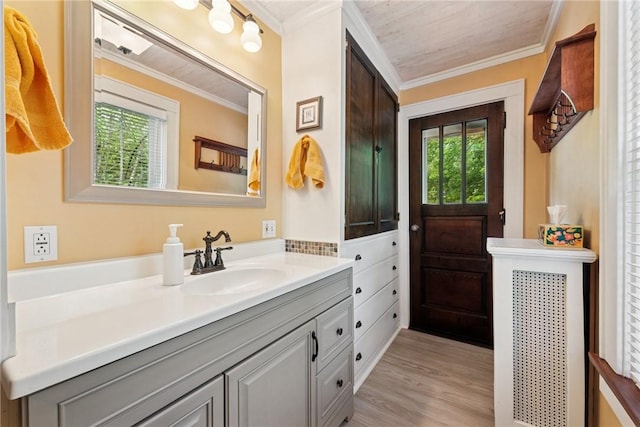 35 Pleasant Valley Rd, Hempfield Twp Wml, PA 15644 - bathroom featuring vanity, crown molding, and wood finished floors