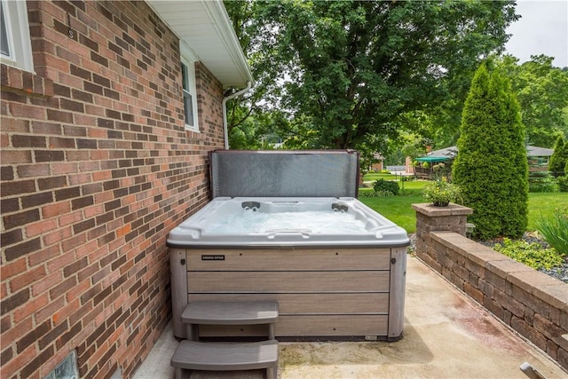 1116 Mcgovern Rd, Chartiers, PA 15342 - view of patio featuring a hot tub