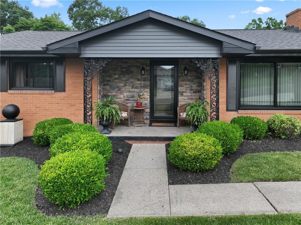 1402 Imperial Dr, Hopewell Twp, PA 15001 - photo 1