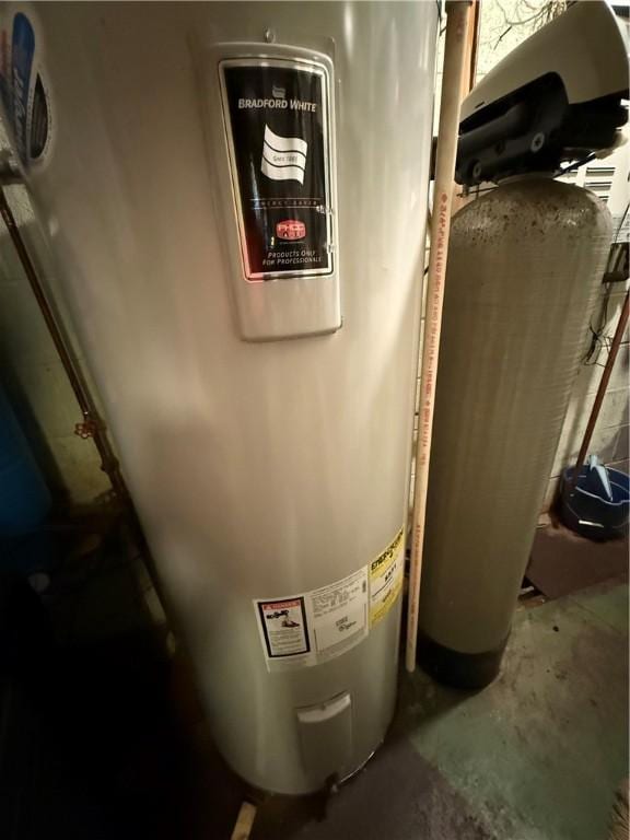133 Hamburg Rd, Delaware Twp, PA 16154 - utilities featuring electric water heater