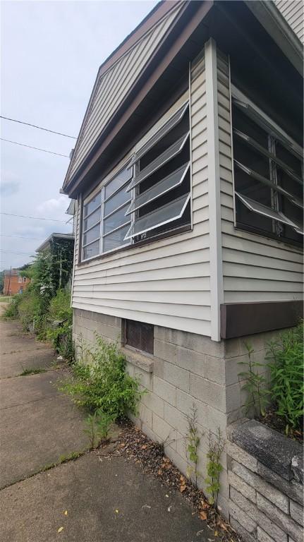 326 2nd Ave, Beaver Falls, PA 15010 - view of side of home