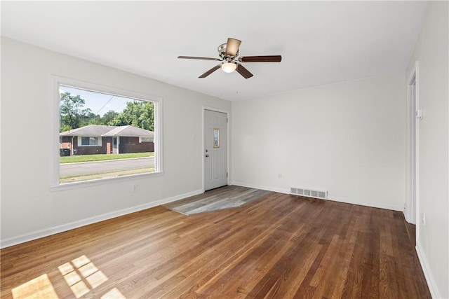 125 Carroll St, Aliquippa, PA 15001 - spare room with wood finished floors and a ceiling fan