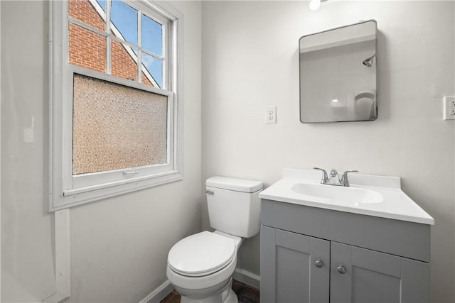 125 Carroll St, Aliquippa, PA 15001 - bathroom with vanity and toilet
