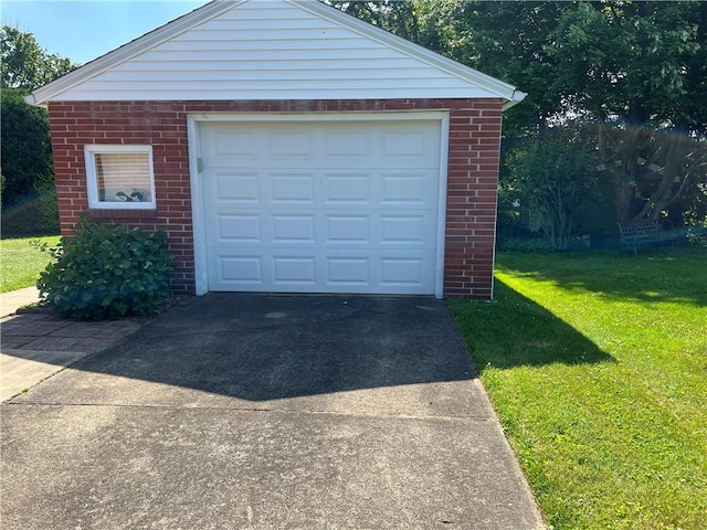 642 S 3rd St, Sharpsville, PA 16150 - detached garage with concrete driveway