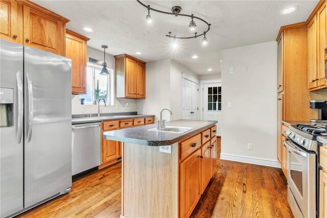 1659 Hooker Rd, Pa, PA 16041 - kitchen featuring stainless steel appliances, light wood-style floors, recessed lighting, a kitchen island with sink, and pendant lighting