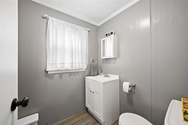 503 E Murphy Ave, Connellsville, PA 15425 - half bath featuring crown molding, vanity, and wood finished floors
