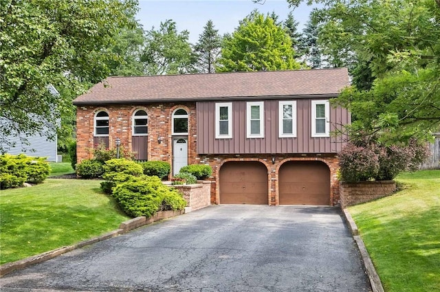 833 Glendale Ct, Cranberry Twp, PA 16066 - bi-level home featuring brick siding, a shingled roof, an attached garage, and board and batten siding