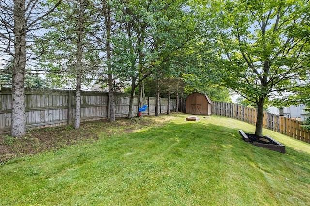 833 Glendale Ct, Cranberry Twp, PA 16066 - fenced backyard featuring a storage unit
