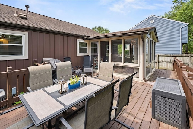 833 Glendale Ct, Cranberry Twp, PA 16066 - deck with a sunroom and outdoor dining area