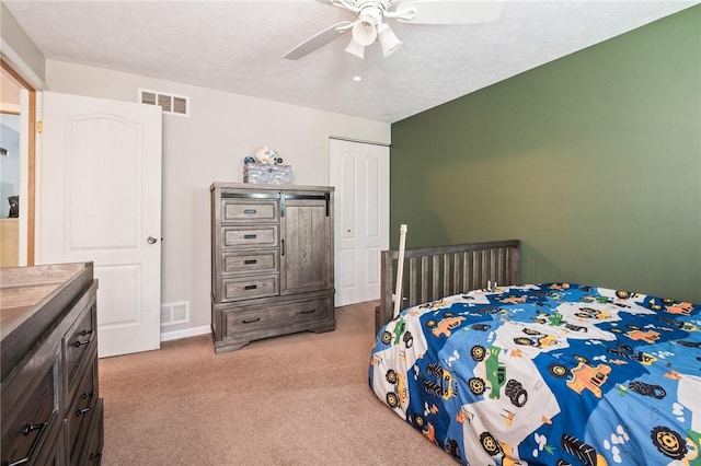 833 Glendale Ct, Cranberry Twp, PA 16066 - bedroom featuring carpet, a closet, and ceiling fan