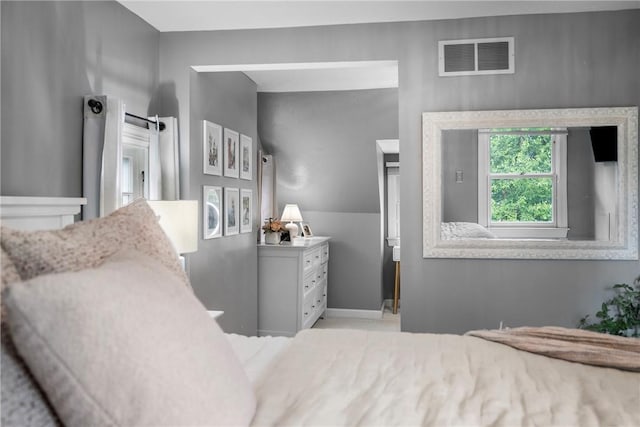 727 Vermont Ave, Mt Lebanon, PA 15234 - bedroom featuring baseboards
