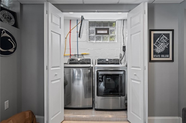 727 Vermont Ave, Mt Lebanon, PA 15234 - laundry room with independent washer and dryer and baseboards