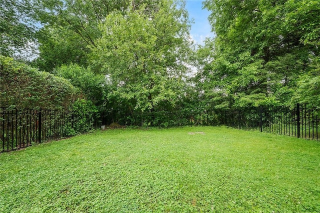 727 Vermont Ave, Mt Lebanon, PA 15234 - view of fenced backyard
