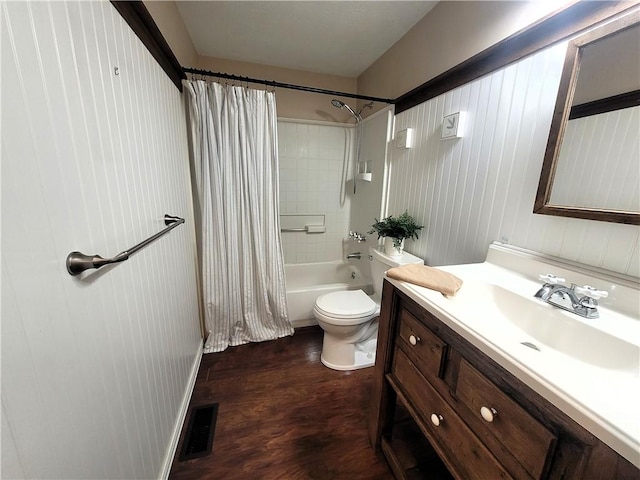 314 Wren Dr, Hempfield Twp Wml, PA 15601 - bathroom with vanity, shower / bathtub combination with curtain, and wood finished floors