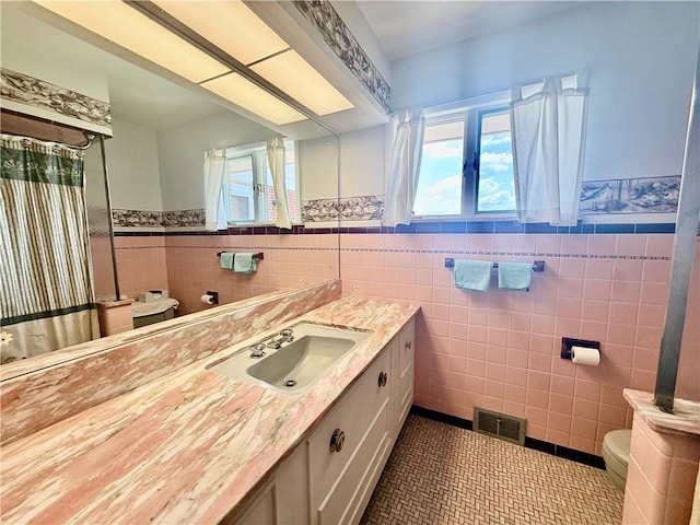 1180 Sunset Dr, Latrobe, PA 15650 - full bath featuring tile walls, a wainscoted wall, vanity, tile patterned flooring, and curtained shower