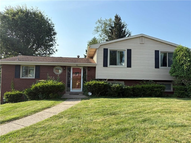 111 Hemlock Ln, Monroeville, PA 15146 - split level home with brick siding and a front lawn