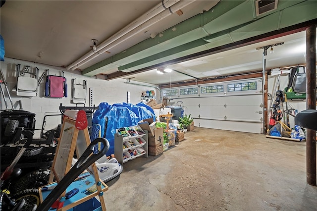 108 Heather Dr, Center Twp Bea, PA 15061 - view of garage
