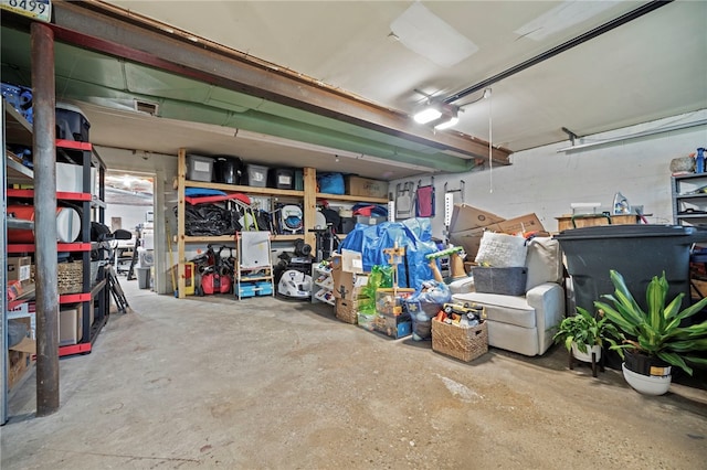 108 Heather Dr, Center Twp Bea, PA 15061 - view of garage