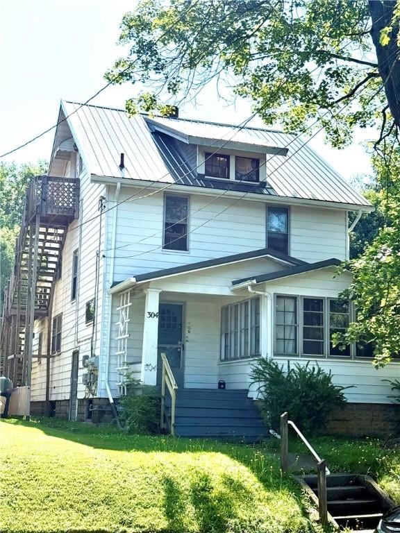 304 Elm Ave, Sharon, PA 16146 - american foursquare style home featuring a front lawn, a metal roof, and covered porch