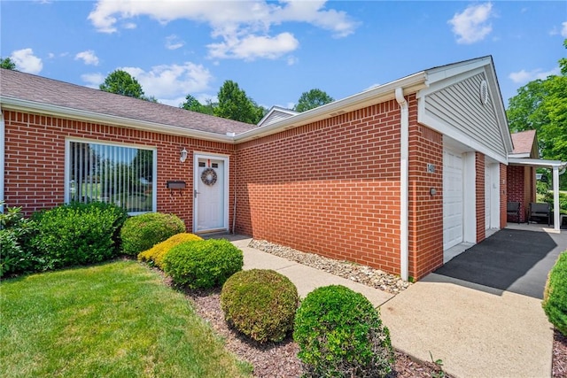 1480 Spring Crest Cir, Derry Twp, PA 15650 - view of front of house with brick siding, an attached garage, driveway, and a front lawn