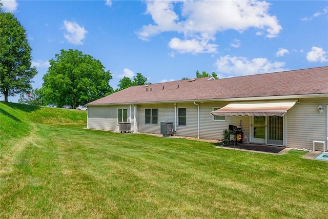 1480 Spring Crest Cir, Derry Twp, PA 15650 - rear view of property featuring a yard and a patio area