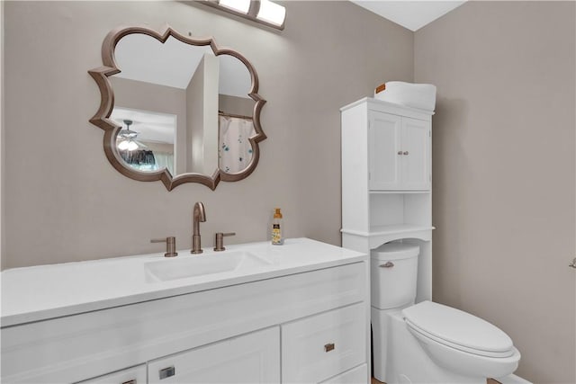1410 Kenzie Dr, Robinson Twp, PA 15205 - bathroom featuring vanity, ceiling fan, and curtained shower