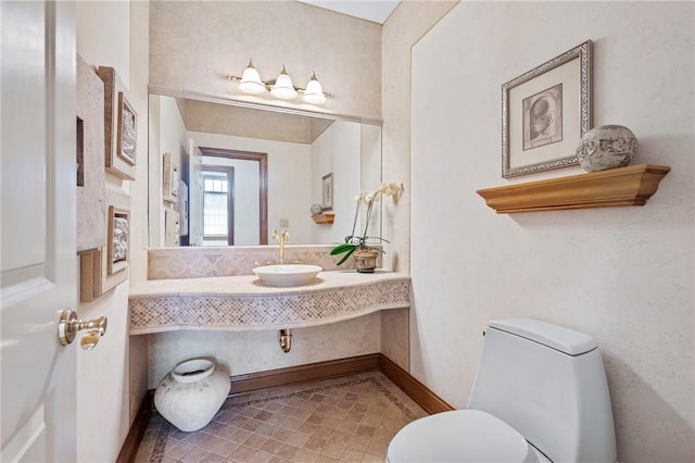 532 Salem Heights Dr, Pine Twp Nal, PA 15044 - half bathroom with a sink and toilet