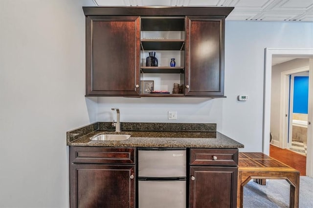 6403 Beacon St, Squirrel Hill, PA 15217 - indoor wet bar featuring freestanding refrigerator