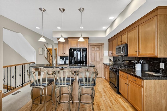 116 Lakeside Trl, Seven Springs Resort, PA 15622 - kitchen featuring black appliances, light wood-style floors, a breakfast bar, tasteful backsplash, and recessed lighting